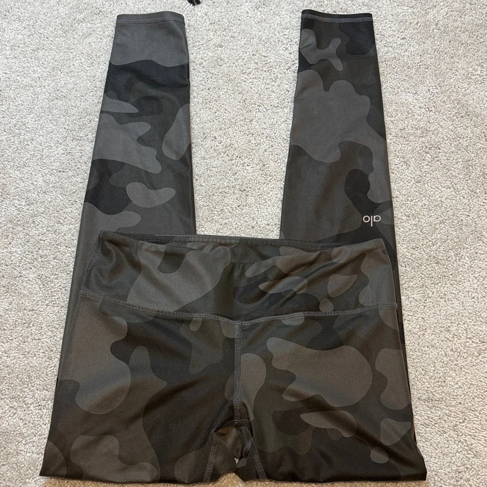 ALO Yoga Leggings - Black Camo